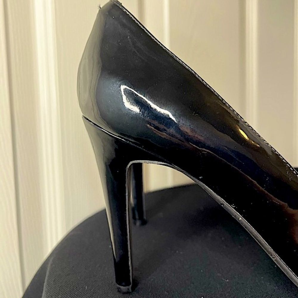 Keneth Cole Black Heels​​​ - Picture 7 of 10